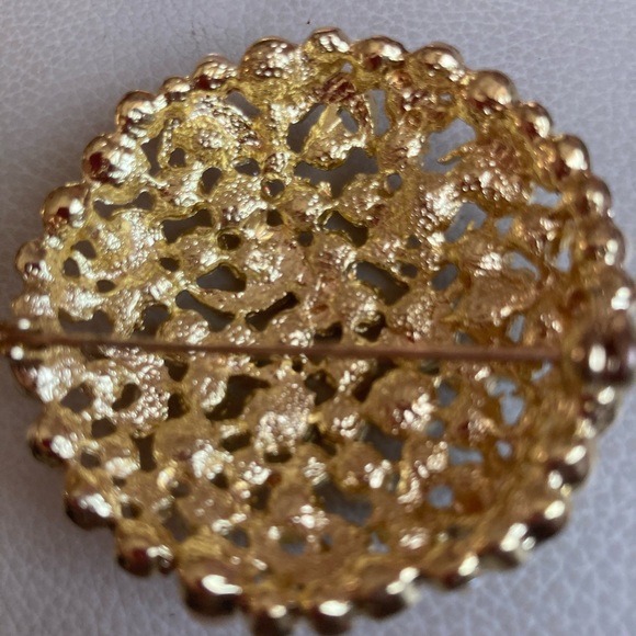 Gorgeous brooch - Picture 4 of 4